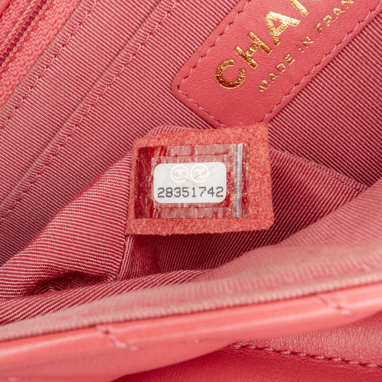 Chanel Medium Chevron Lambskin Statement Flap Roze