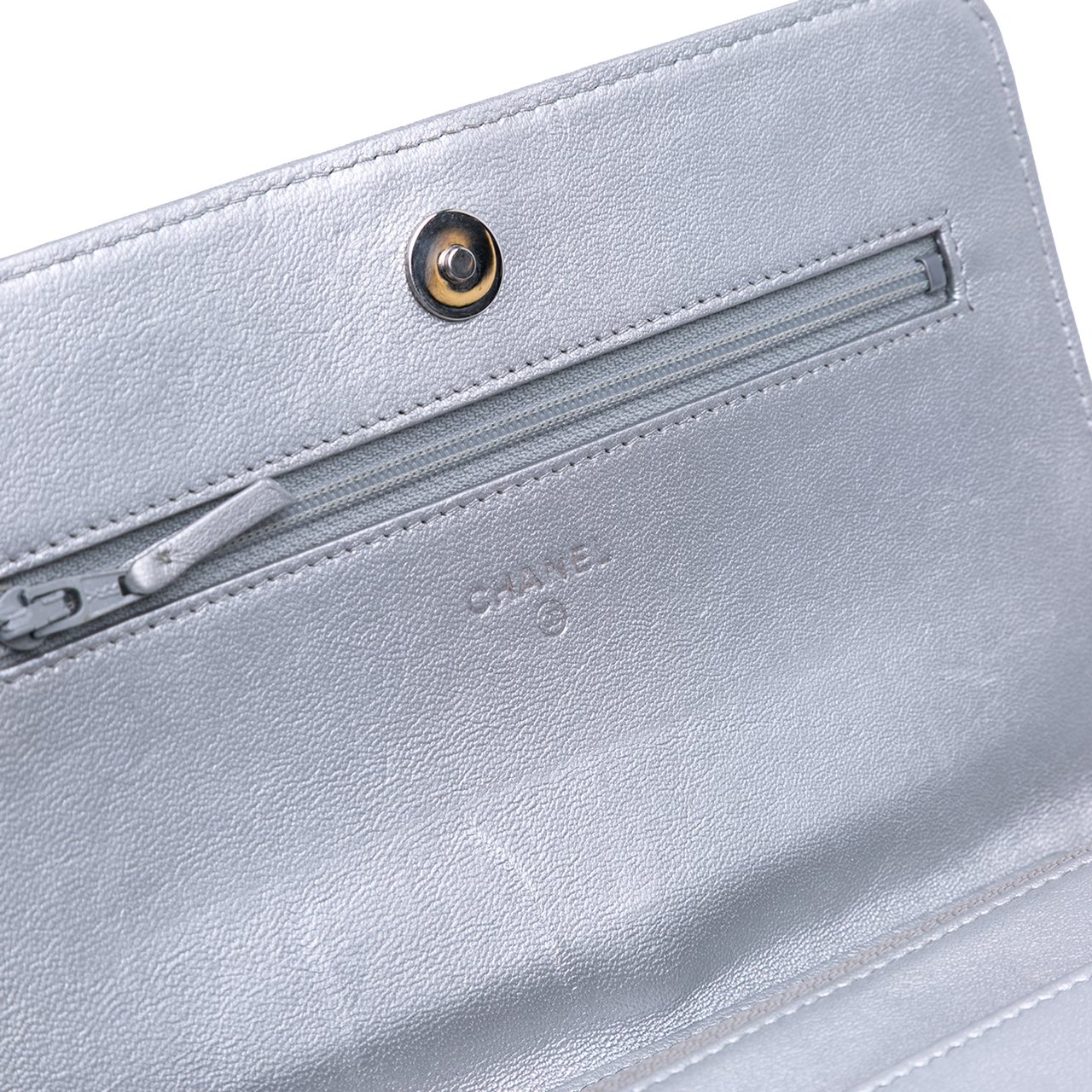 Chanel Chevron Quilted Metallic Lambskin Mademoiselle Wallet On Chain Zilver