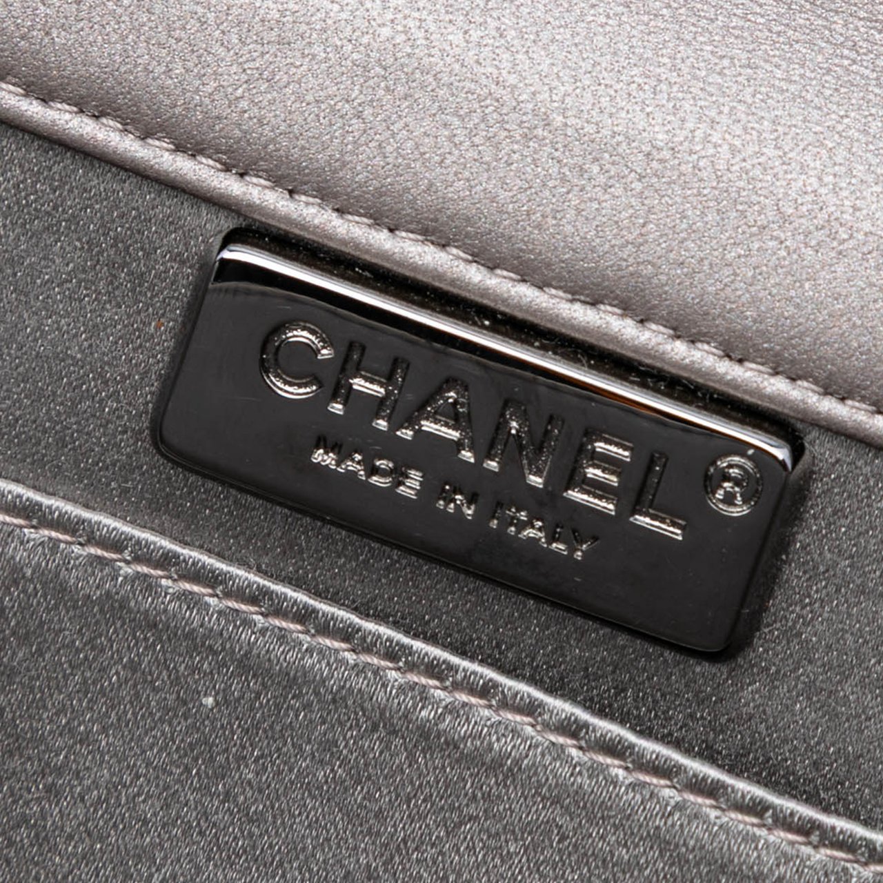 Chanel Small Lambskin Chocolate Bar CC Piercing Studded Chain Flap Grijs