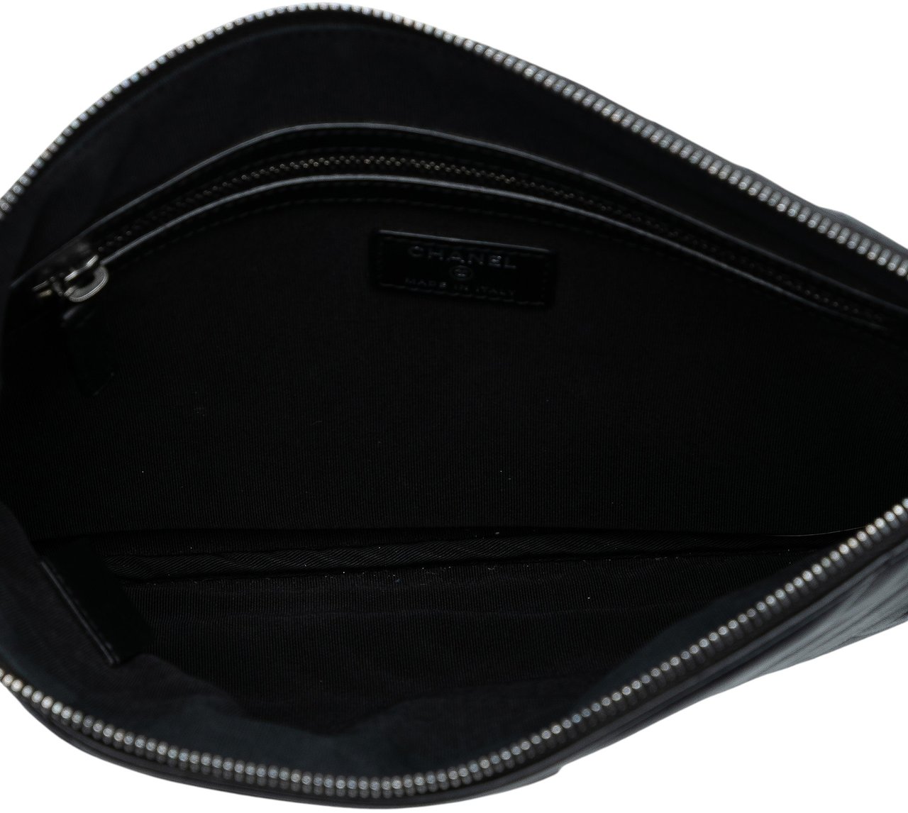 Chanel Medium Diagonal Chevron Calfskin Tassel O Case Clutch Zwart