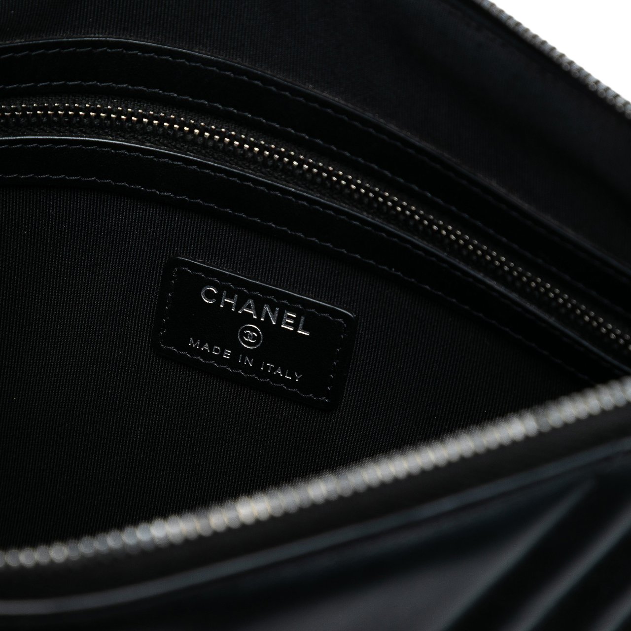 Chanel Medium Diagonal Chevron Calfskin Tassel O Case Clutch Zwart