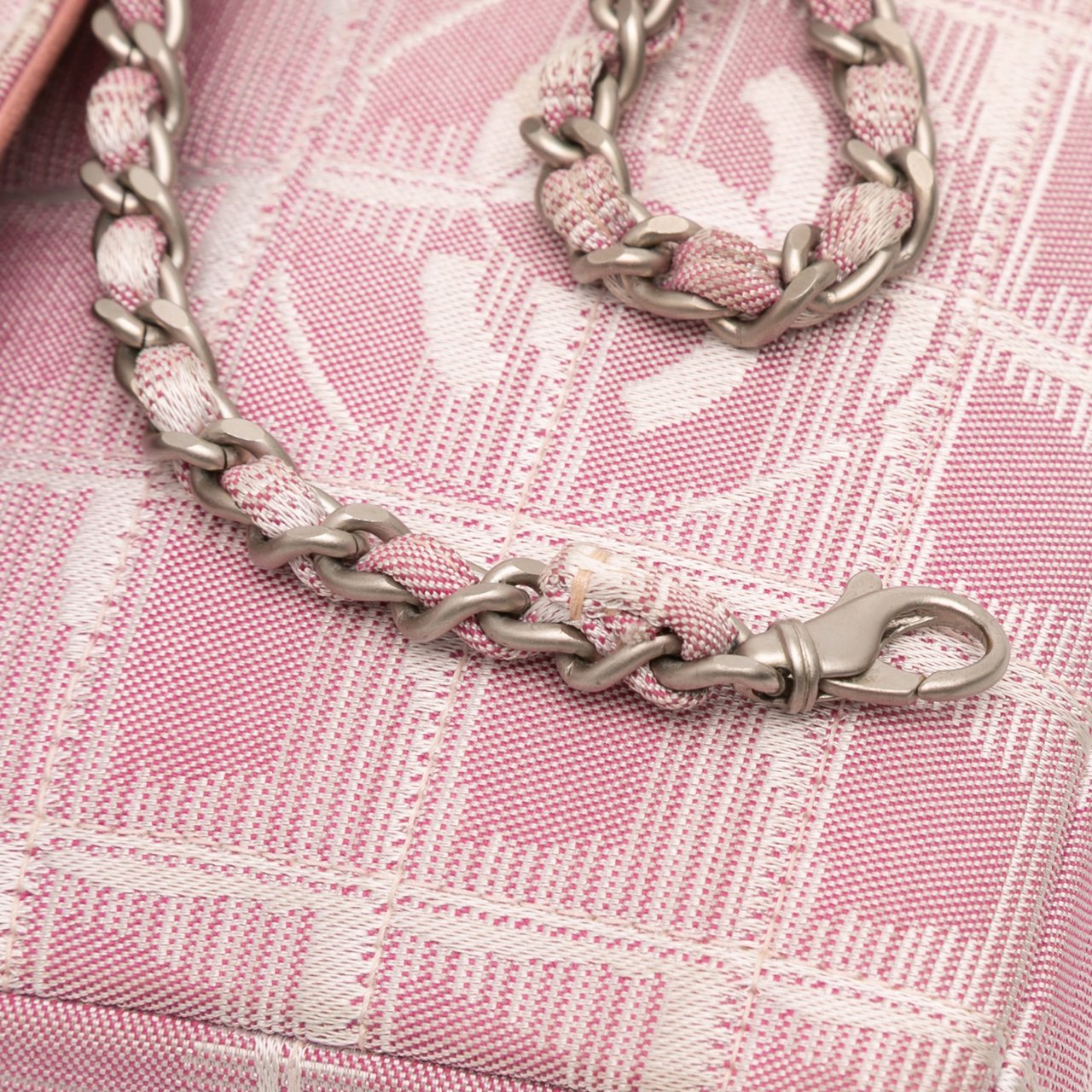 Chanel New Travel Line Nylon East West Flap Roze