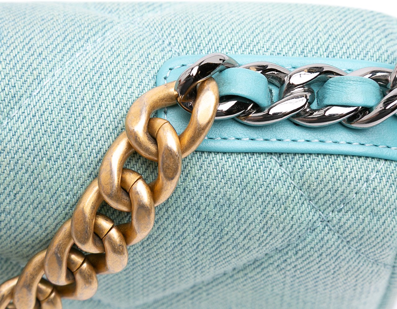 Chanel Denim 19 Wallet on Chain Blauw