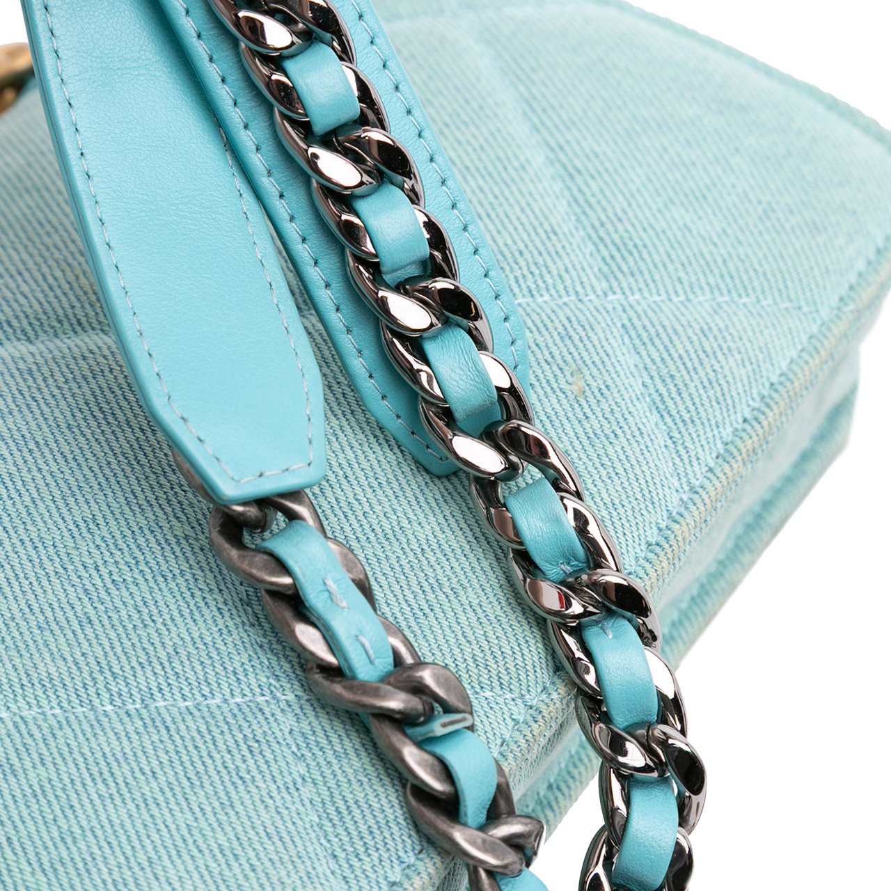 Chanel Denim 19 Wallet on Chain Blauw