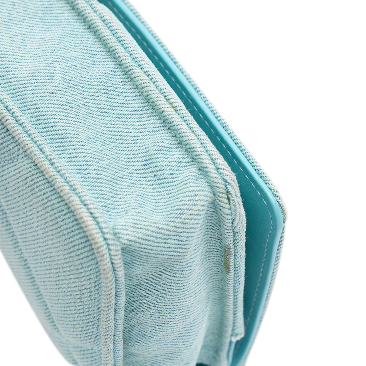 Chanel Denim 19 Wallet on Chain Blauw