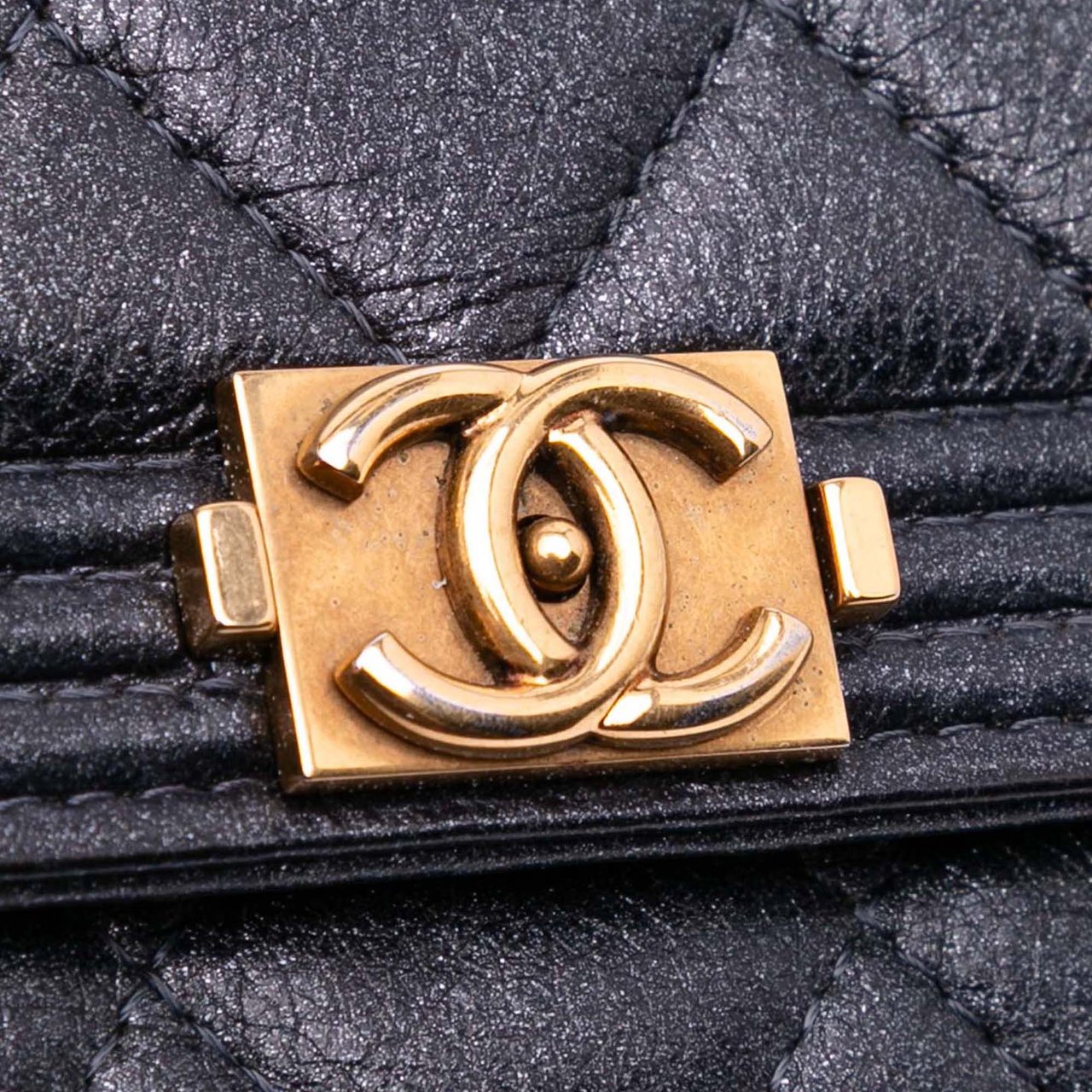 Chanel Quilted Lambskin Boy Wallet On Chain Zwart