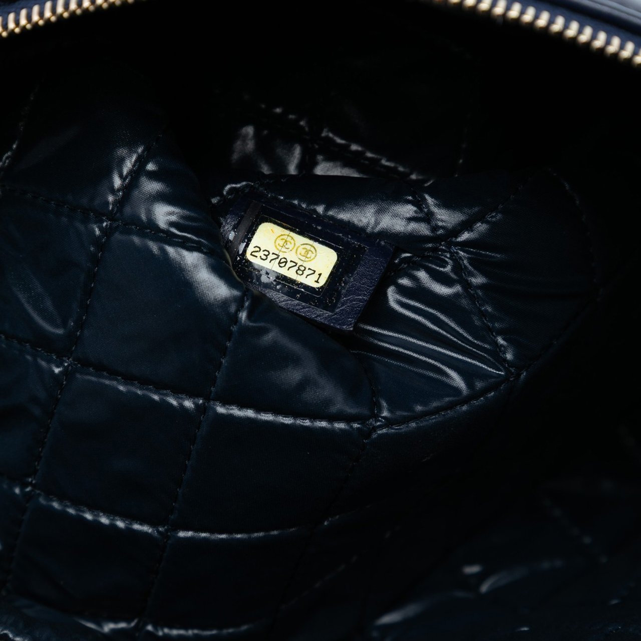 Chanel Medium Quilted Lambskin Double Stitch Tassel O Case Clutch Blauw