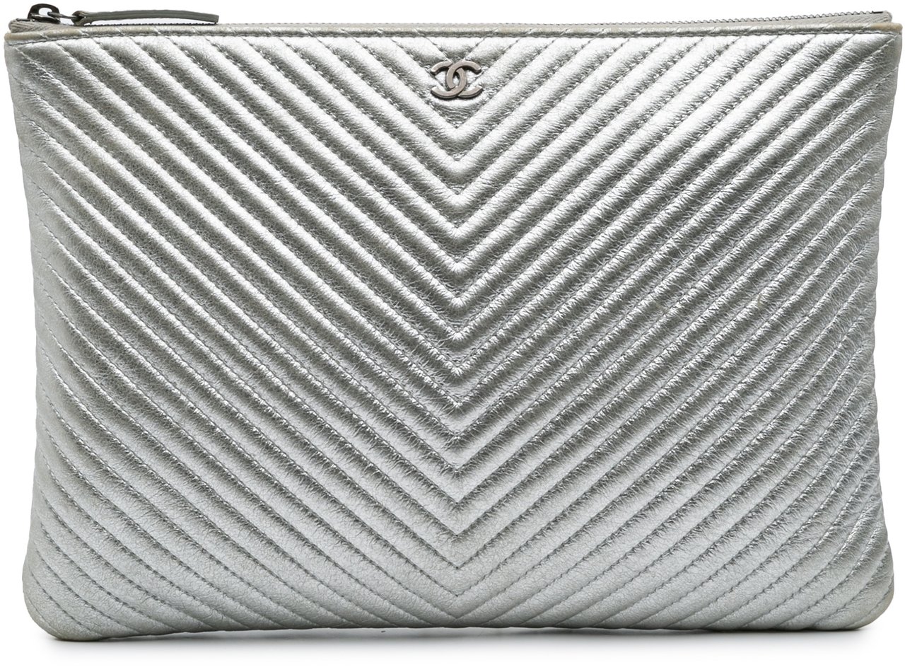Chanel Medium Metallic Chevron Calfskin O Case Clutch Zilver