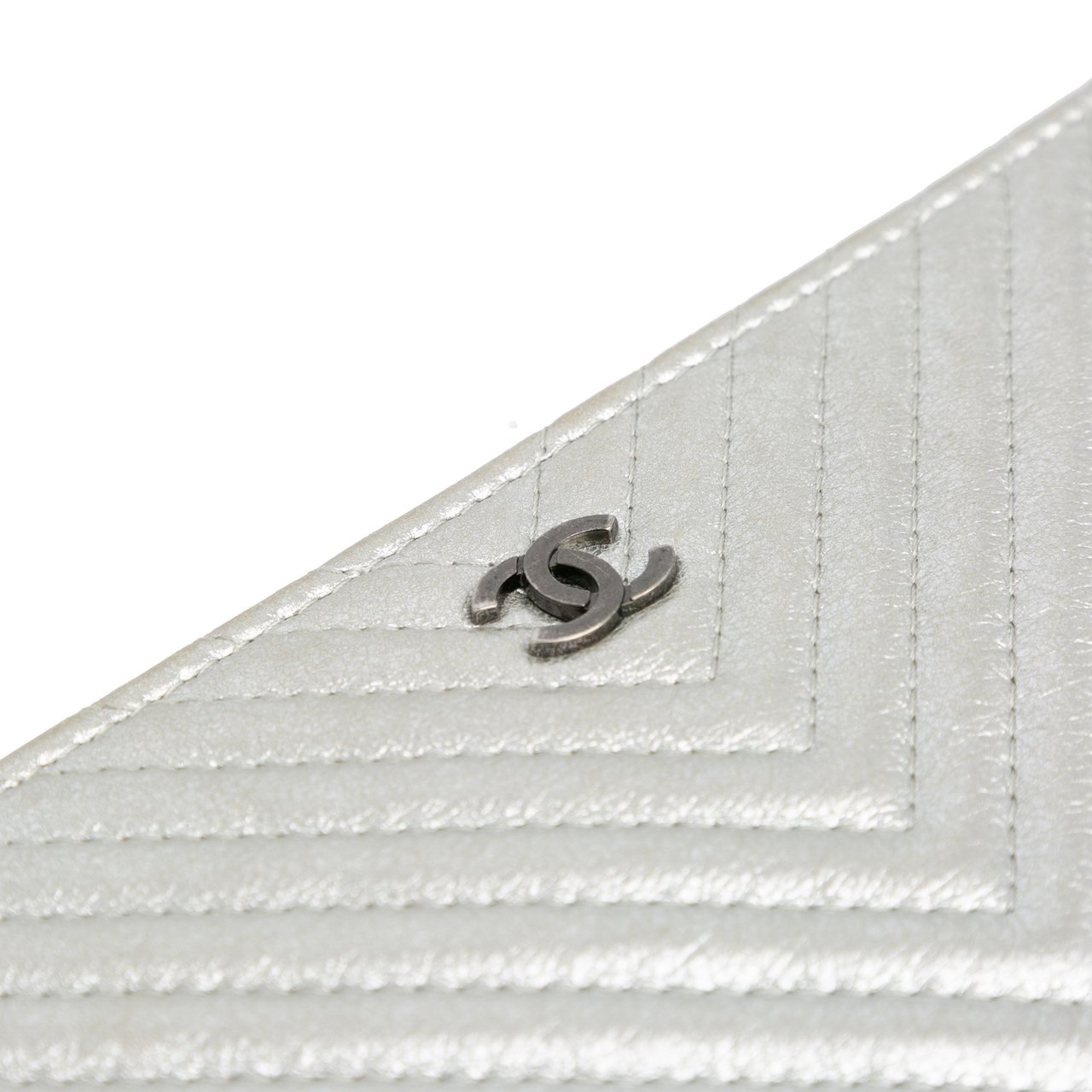 Chanel Medium Metallic Chevron Calfskin O Case Clutch Zilver