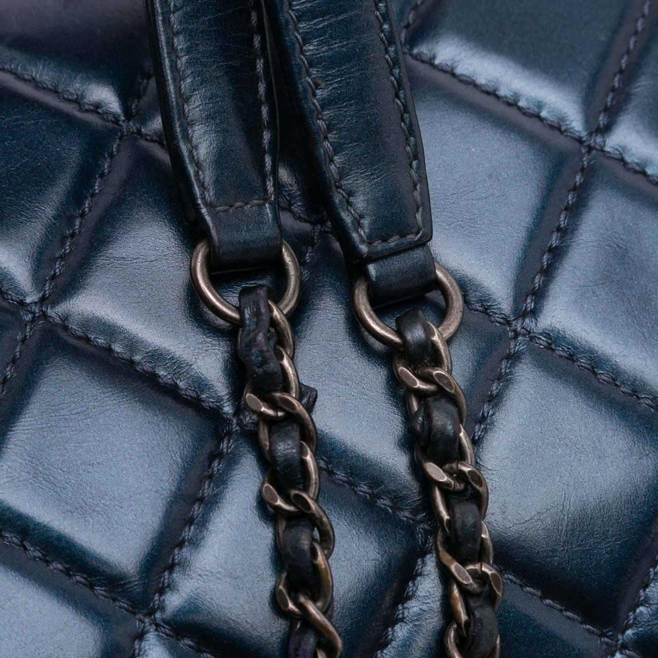 Chanel Medium Quilted Glazed Calfskin Coco Pleats Flap Blauw