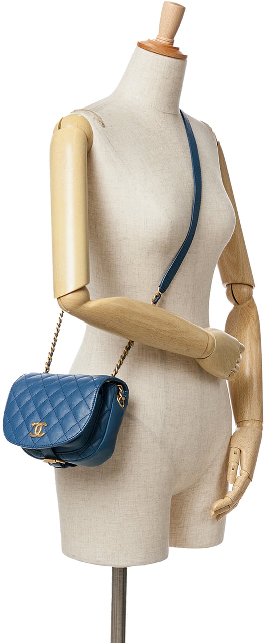 Chanel Quilted Grained Calfskin Casual Trip Messenger Blauw