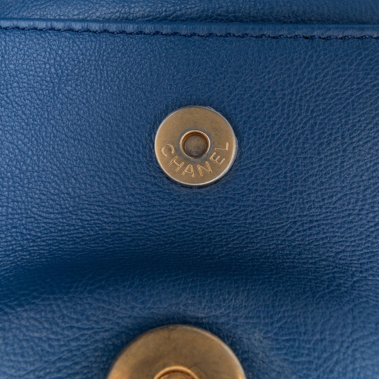 Chanel Quilted Grained Calfskin Casual Trip Messenger Blauw
