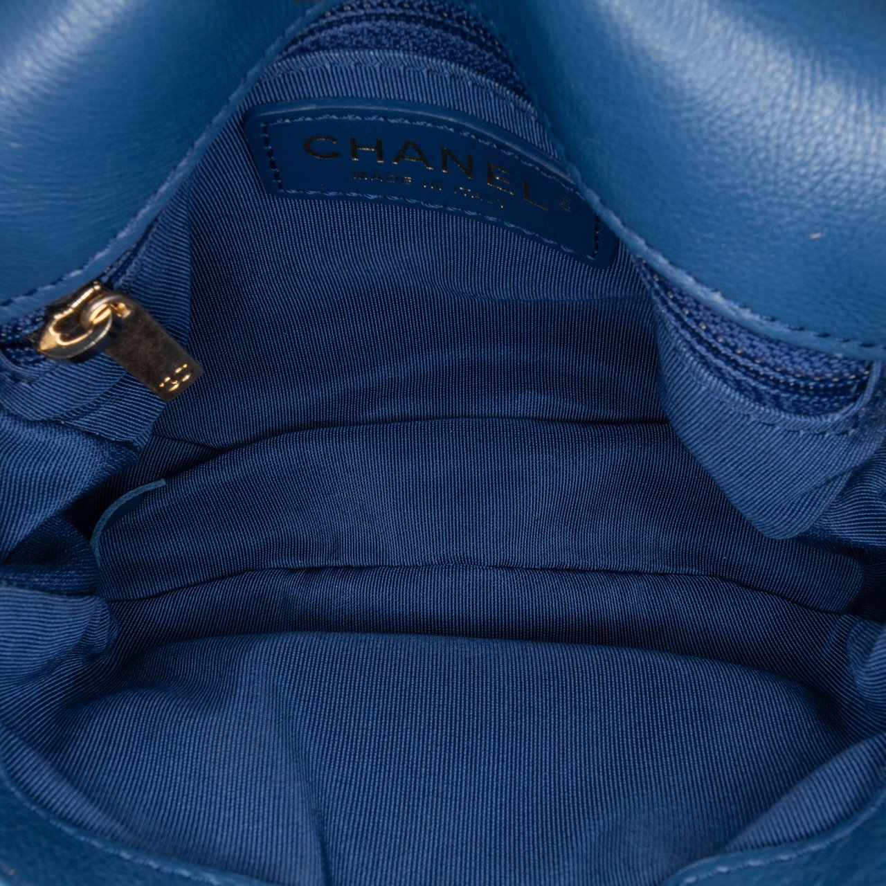 Chanel Quilted Grained Calfskin Casual Trip Messenger Blauw