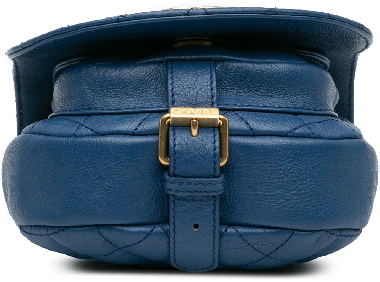 Chanel Quilted Grained Calfskin Casual Trip Messenger Blauw
