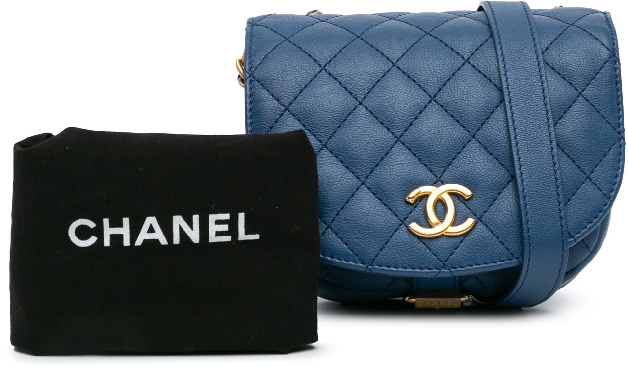 Chanel Quilted Grained Calfskin Casual Trip Messenger Blauw