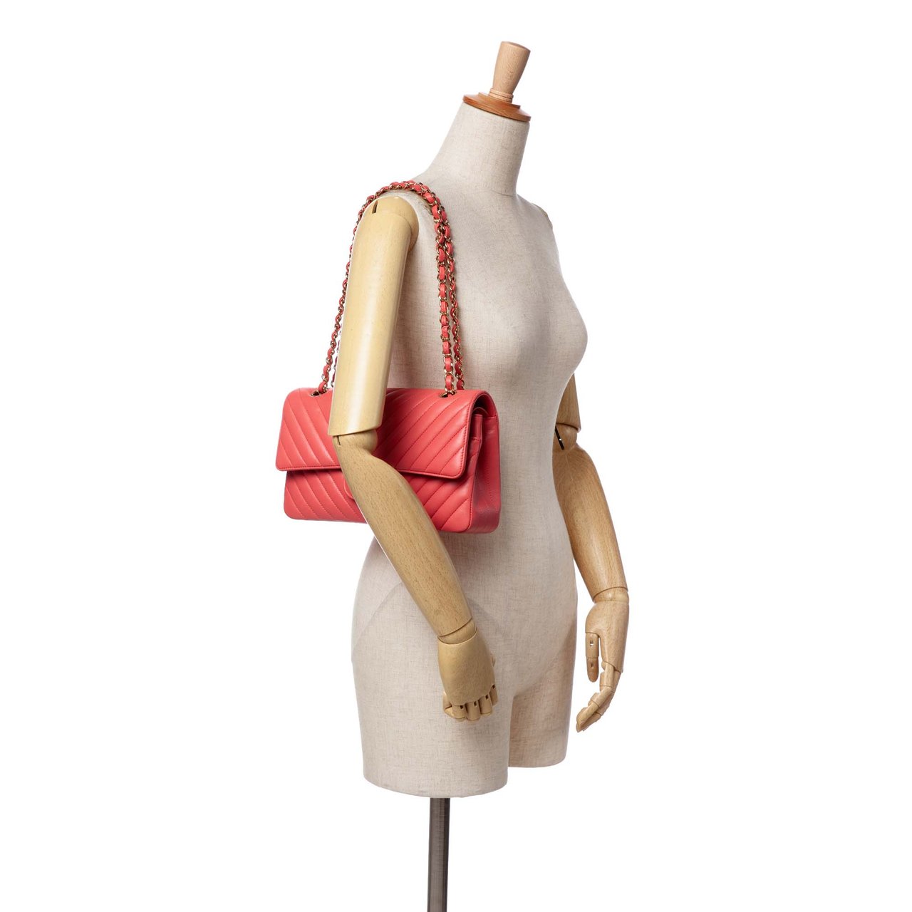 Chanel Medium Classic Chevron Lambskin Double Flap Roze