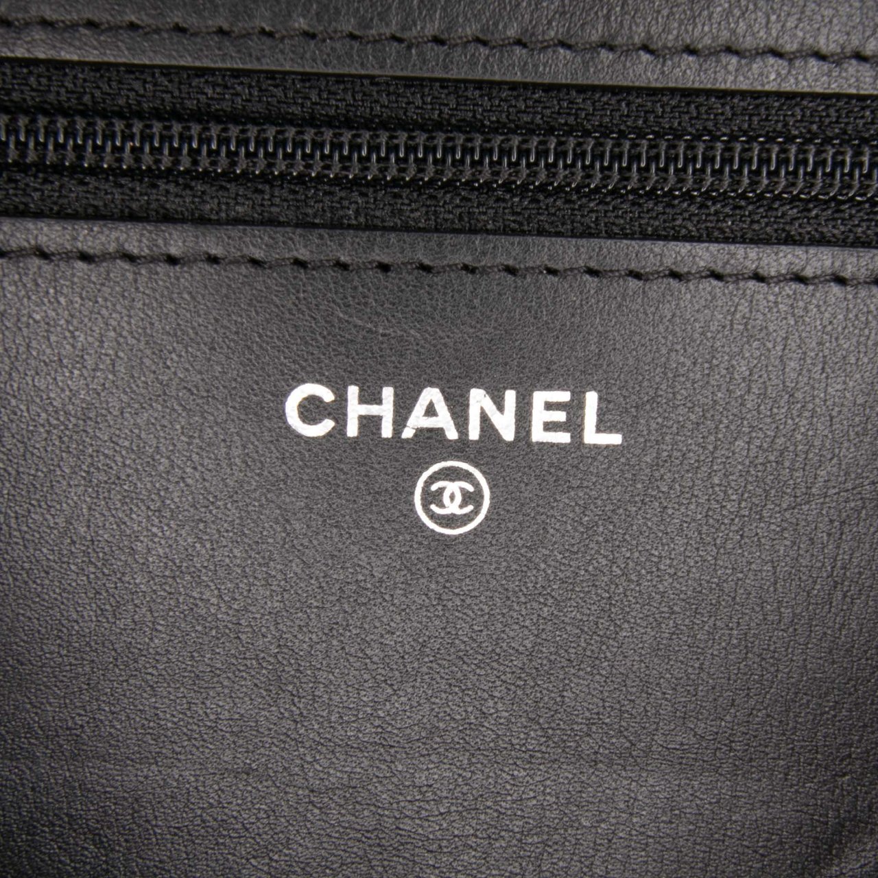 Chanel Quilted Lambskin Boy Wallet On Chain Zwart