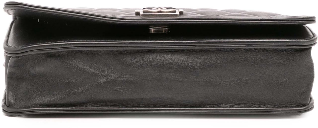 Chanel Quilted Lambskin Boy Wallet On Chain Zwart