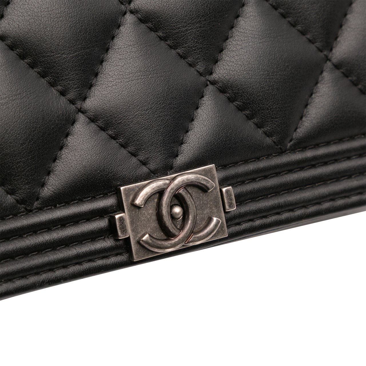 Chanel Quilted Lambskin Boy Wallet On Chain Zwart