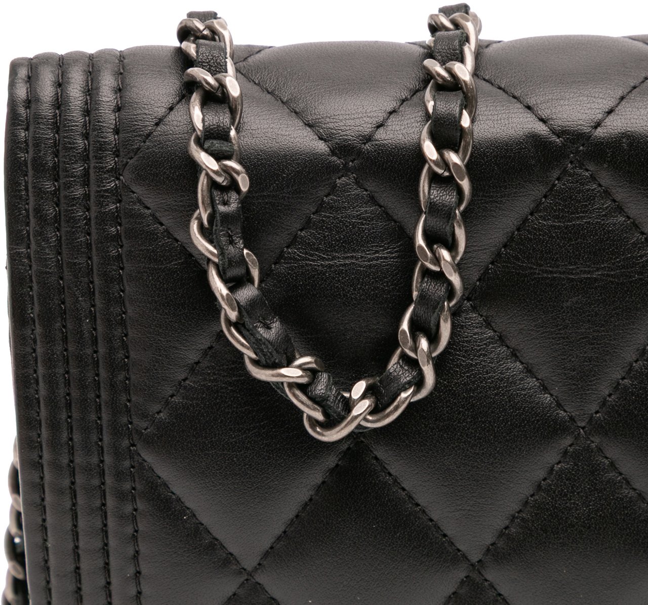 Chanel Quilted Lambskin Boy Wallet On Chain Zwart