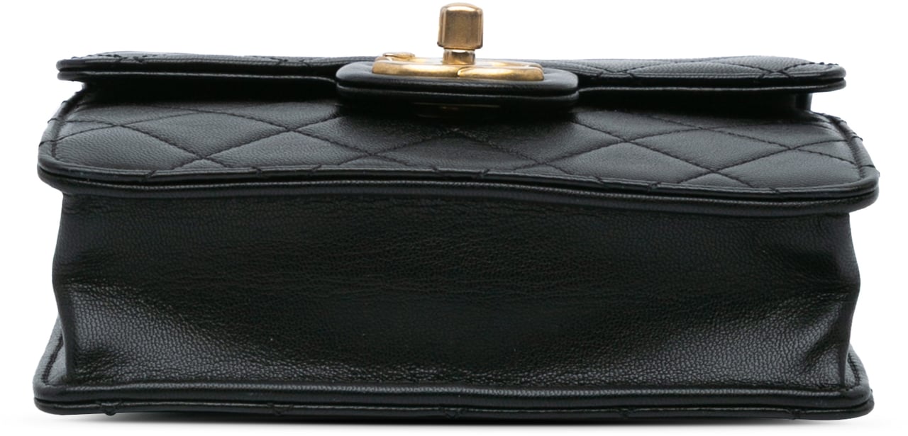 Chanel Small Lambskin Chic Pearls Flap Zwart