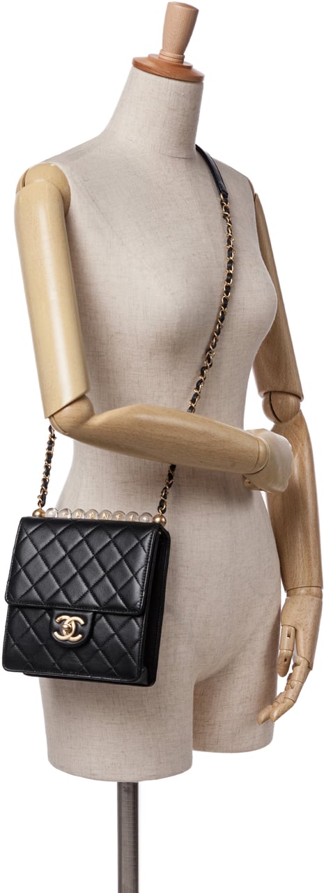 Chanel Small Lambskin Chic Pearls Flap Zwart