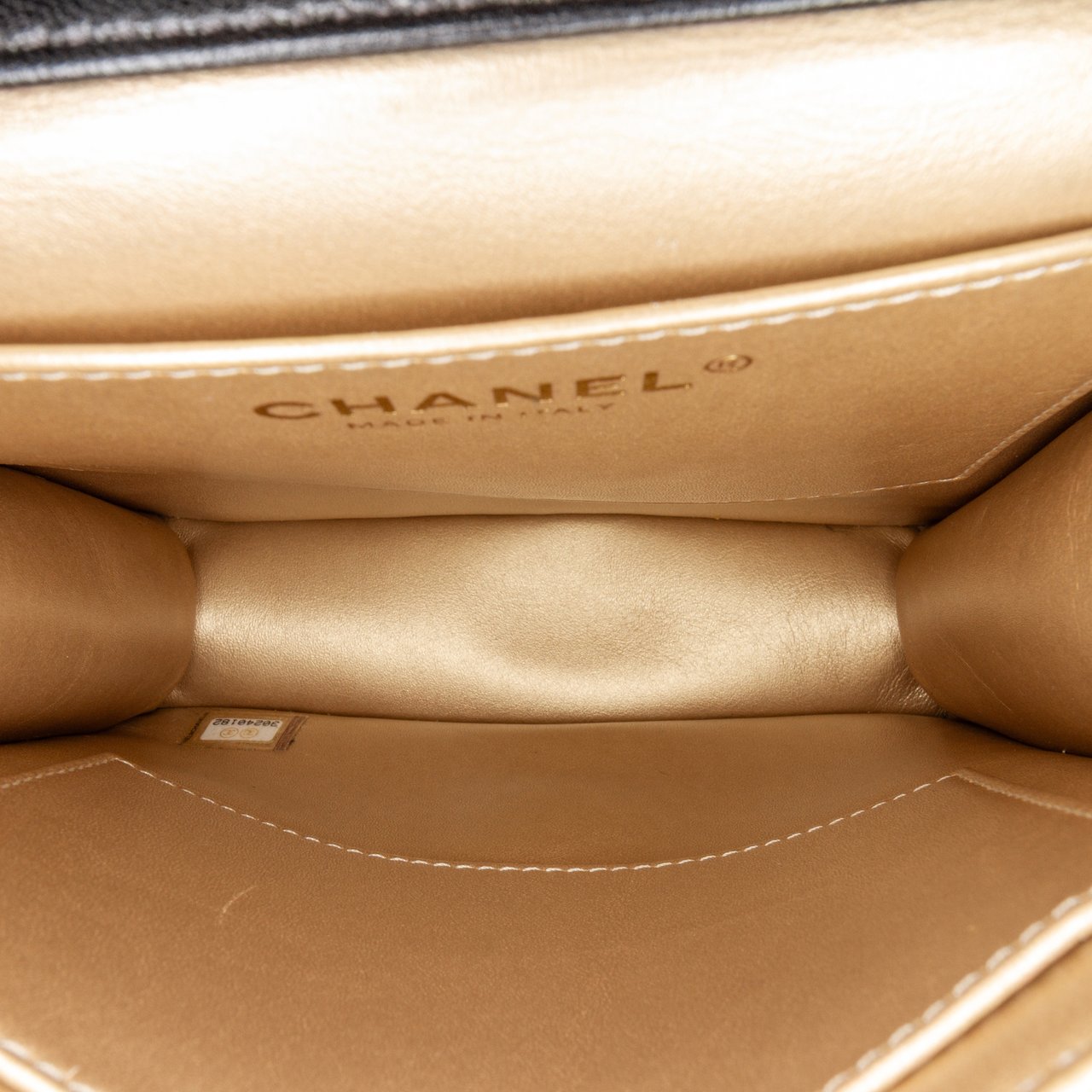 Chanel Small Lambskin Chic Pearls Flap Zwart
