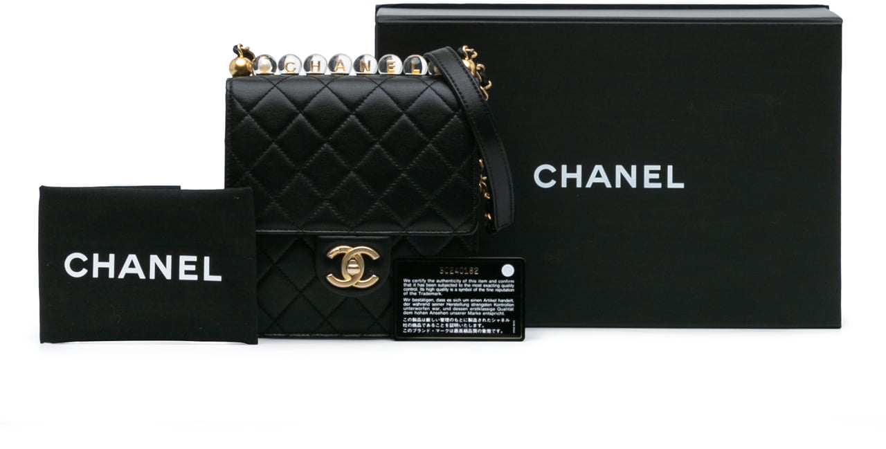 Chanel Small Lambskin Chic Pearls Flap Zwart