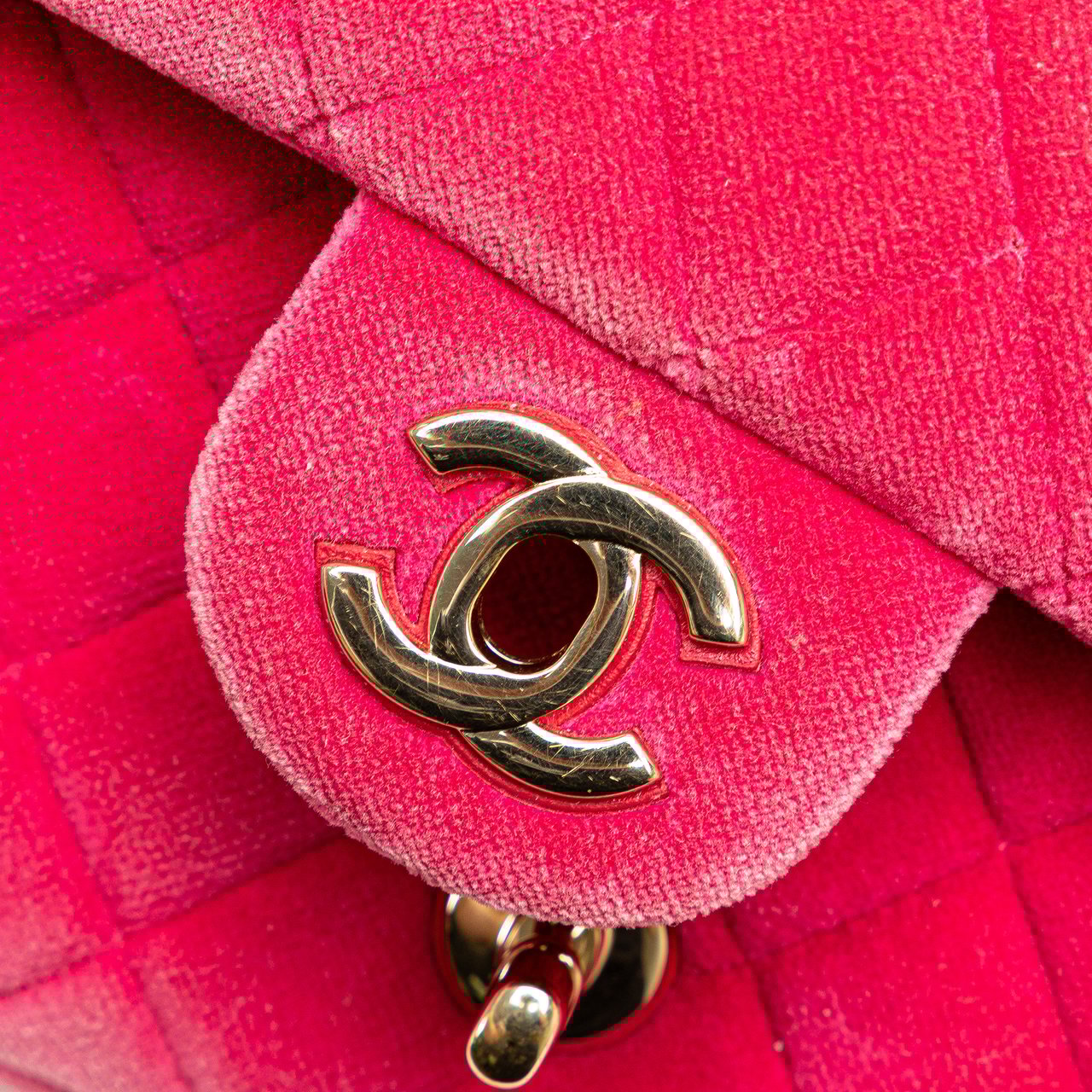 Chanel Mini Quilted Velvet Pearl Crush Single Flap Roze
