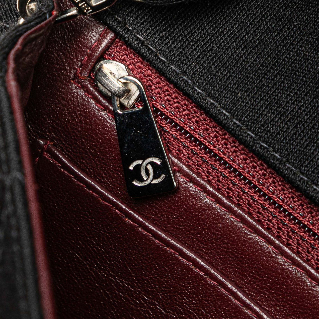 Chanel Medium Quilted Jersey Single Flap Zwart