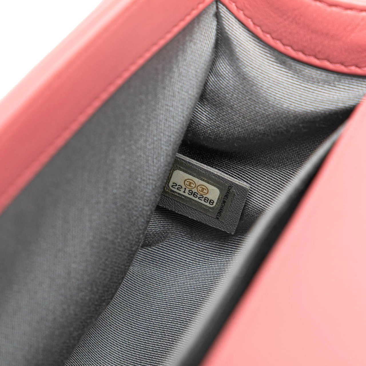 Chanel Old Medium Chevron Lambskin Boy Flap Roze