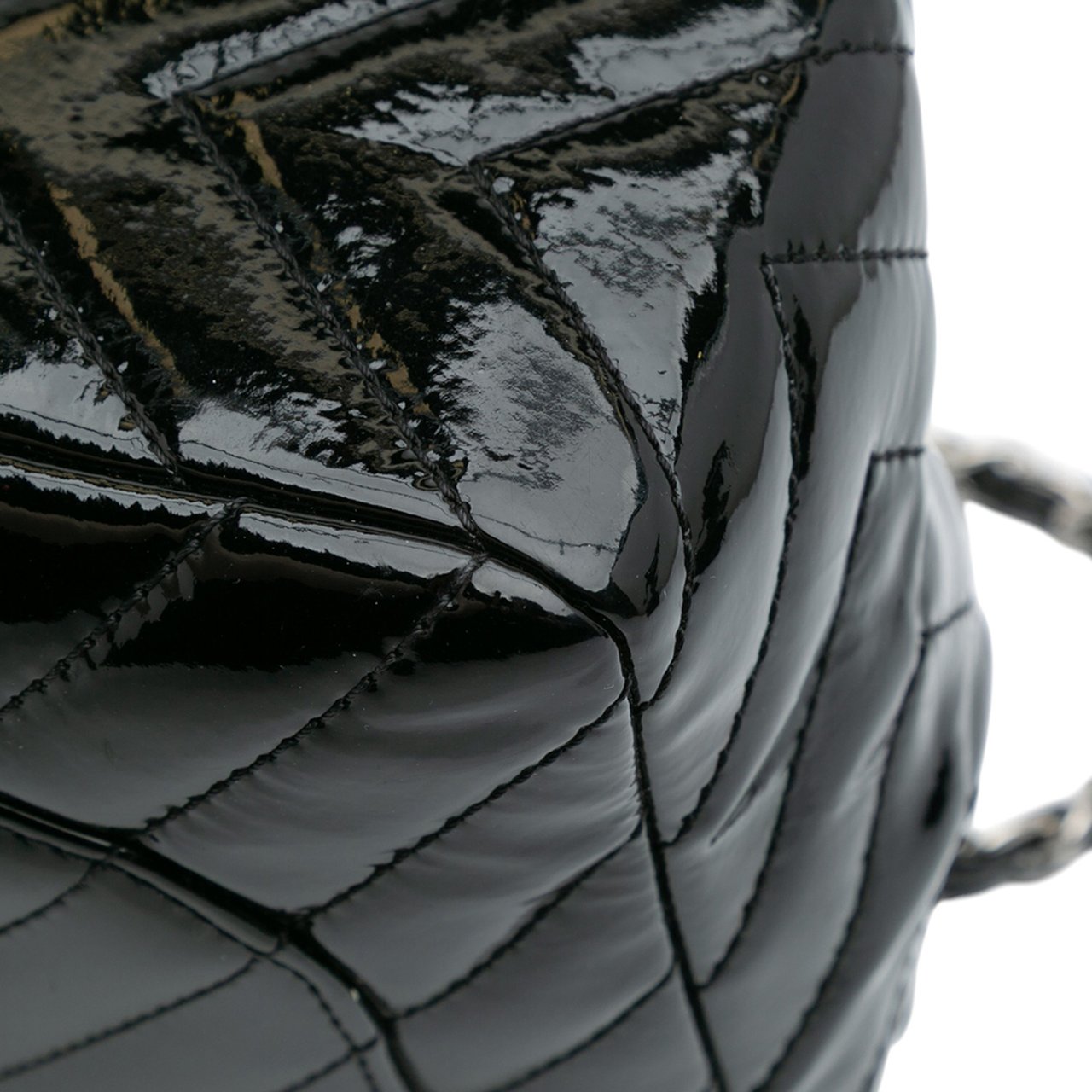 Chanel Jumbo Classic Chevron Patent Single Flap Zwart