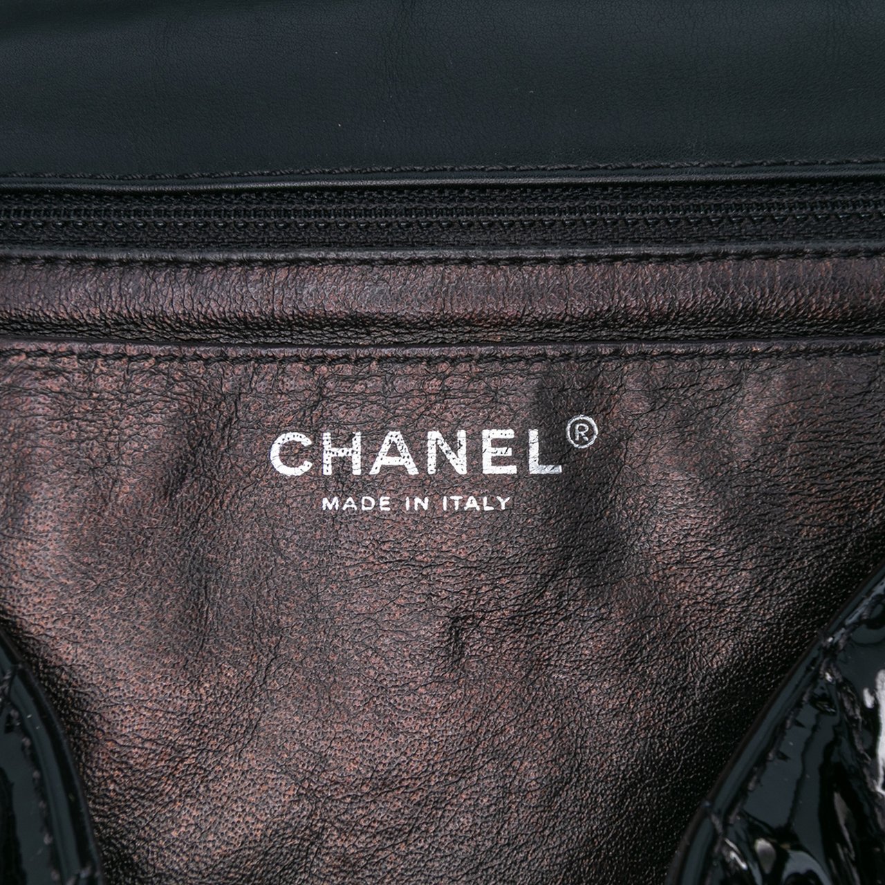 Chanel Jumbo Classic Chevron Patent Single Flap Zwart