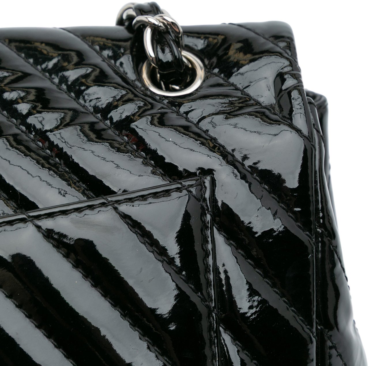 Chanel Jumbo Classic Chevron Patent Single Flap Zwart