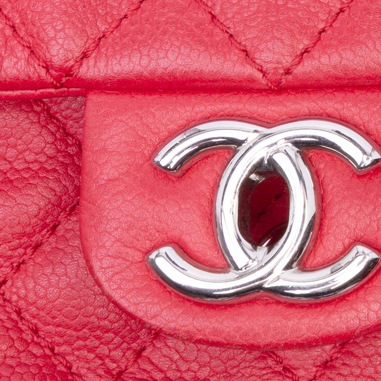Chanel Medium Classic Caviar Double Flap Rood