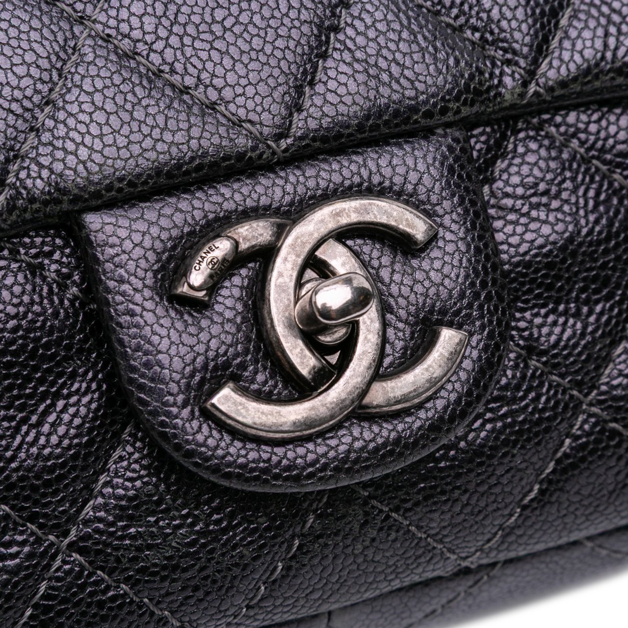 Chanel Jumbo Quilted Iridescent Caviar Easy Flap Grijs