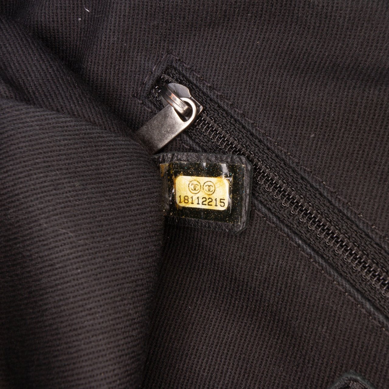 Chanel Jumbo Quilted Iridescent Caviar Easy Flap Grijs