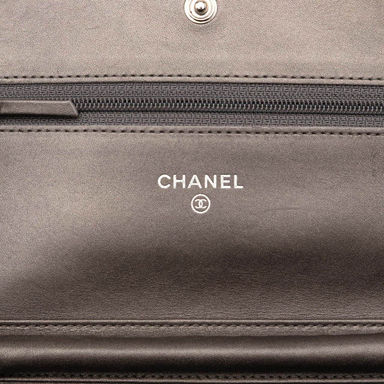 Chanel CC Metallic Caviar Wallet on Chain Zwart