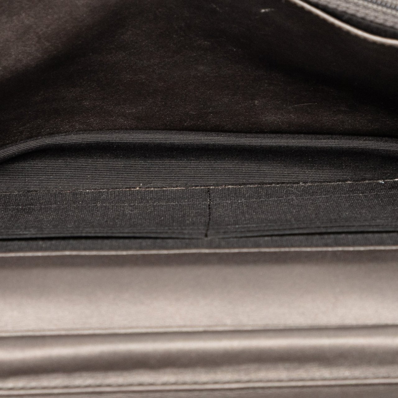 Chanel CC Metallic Caviar Wallet on Chain Zwart