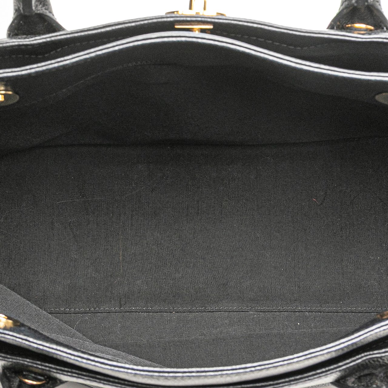 Chanel Medium Calfskin Executive Cerf Tote Zwart