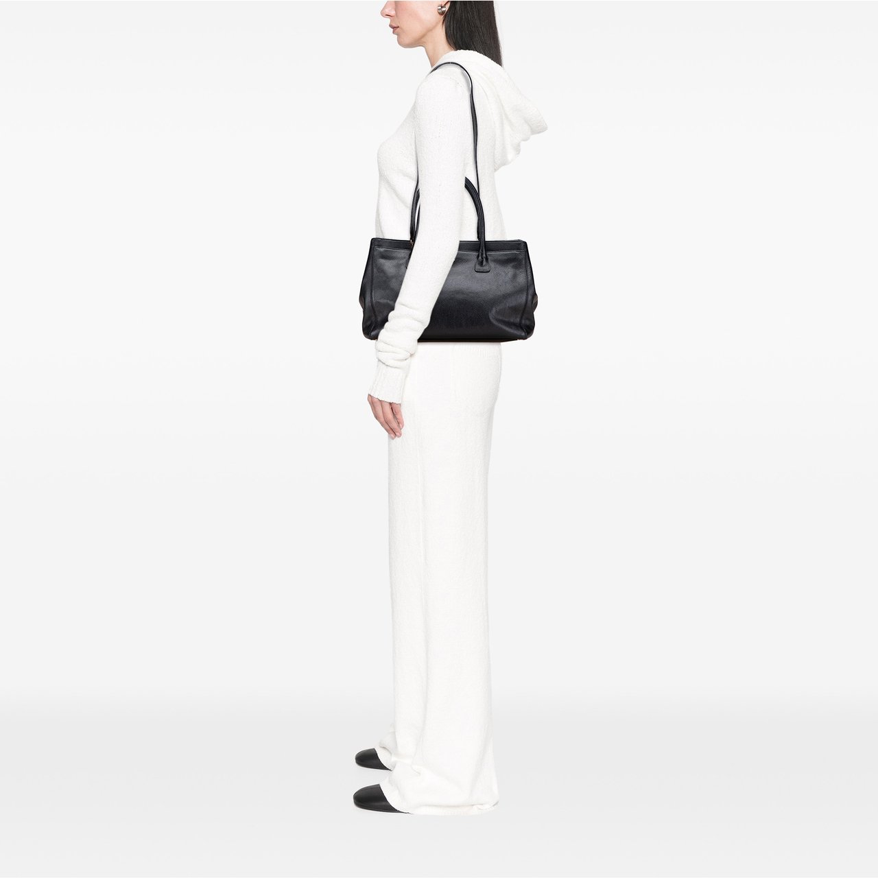 Chanel Medium Calfskin Executive Cerf Tote Zwart