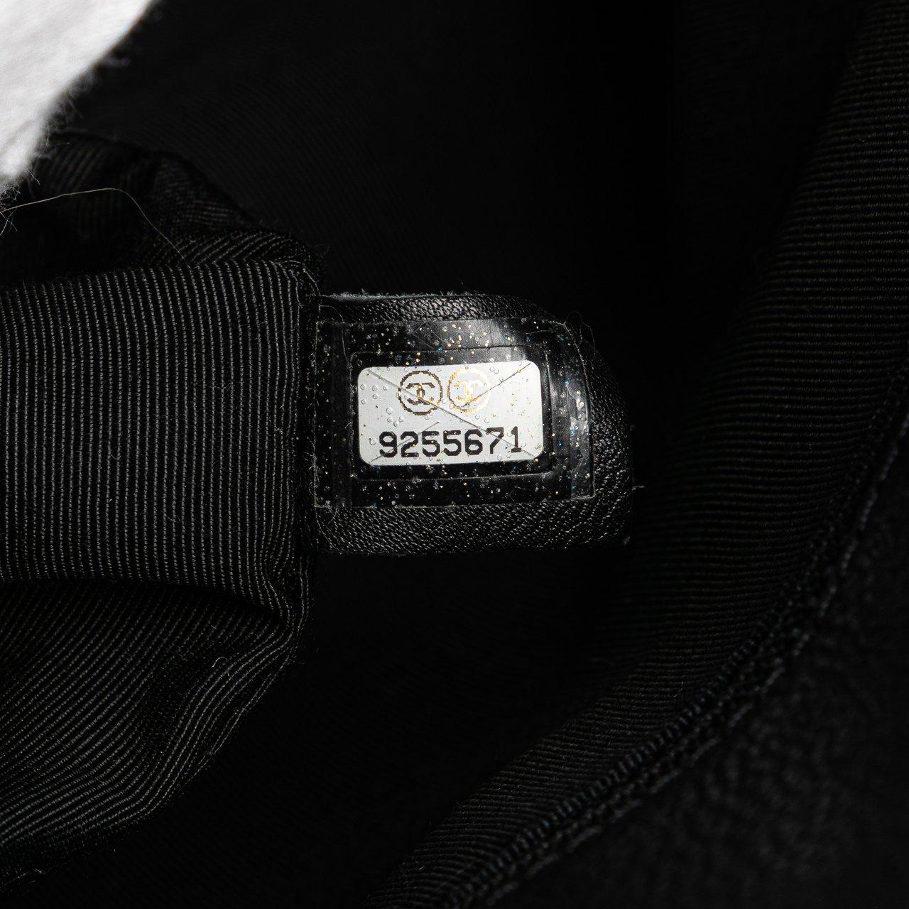 Chanel Medium Calfskin Executive Cerf Tote Zwart