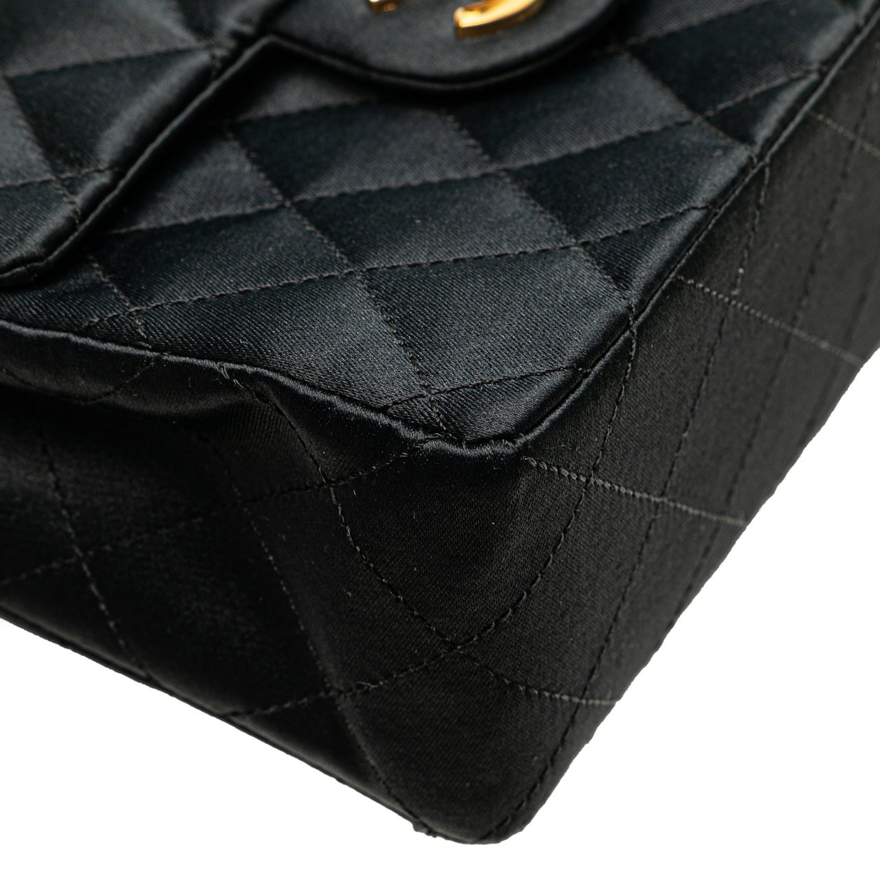 Chanel Mini Square Quilted Satin Single Flap Zwart