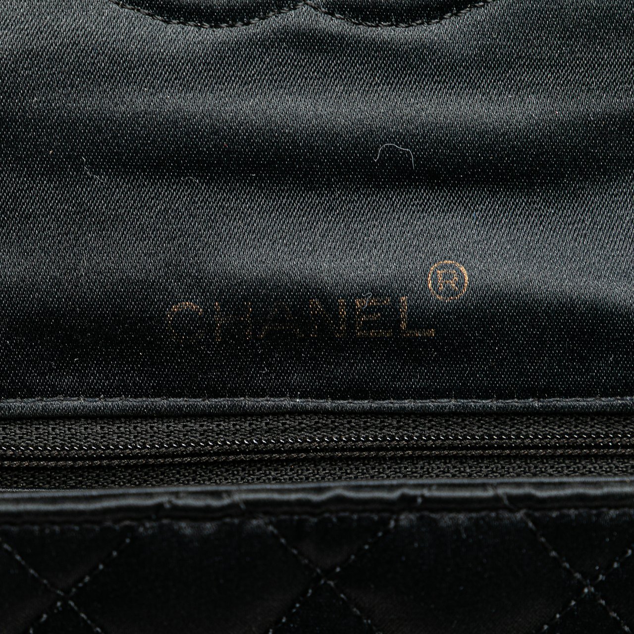 Chanel Mini Square Quilted Satin Single Flap Zwart