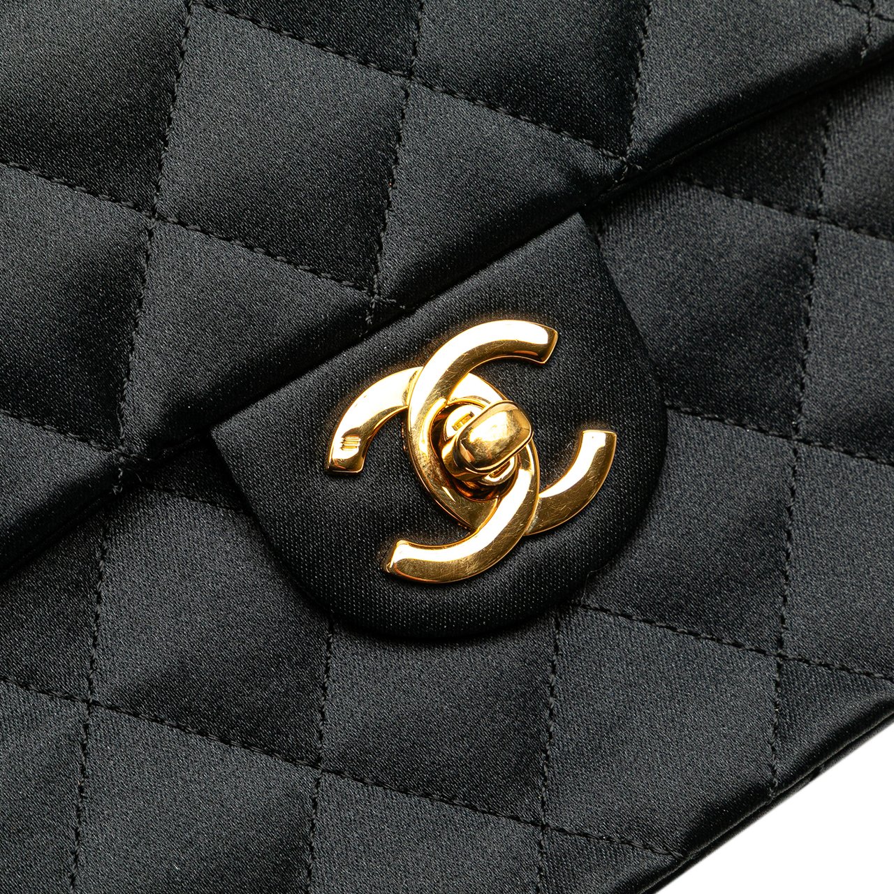 Chanel Mini Square Quilted Satin Single Flap Zwart