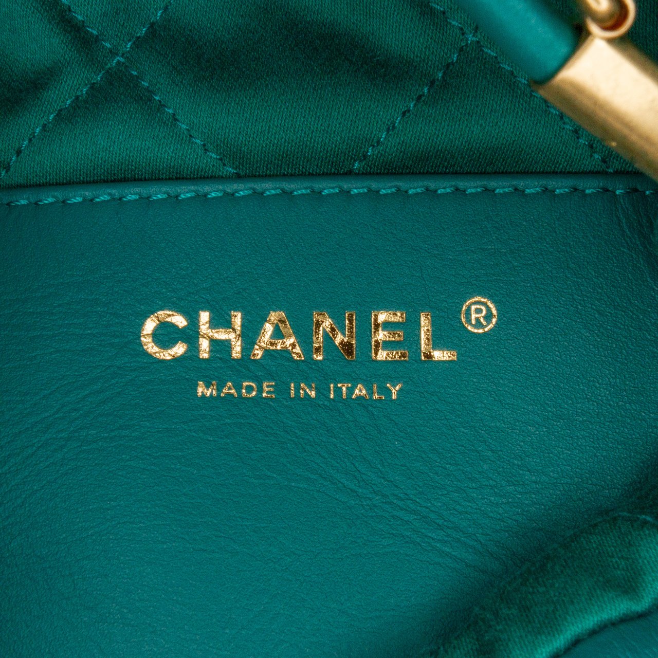 Chanel Mini Shiny Calfskin 22 Handbag Groen