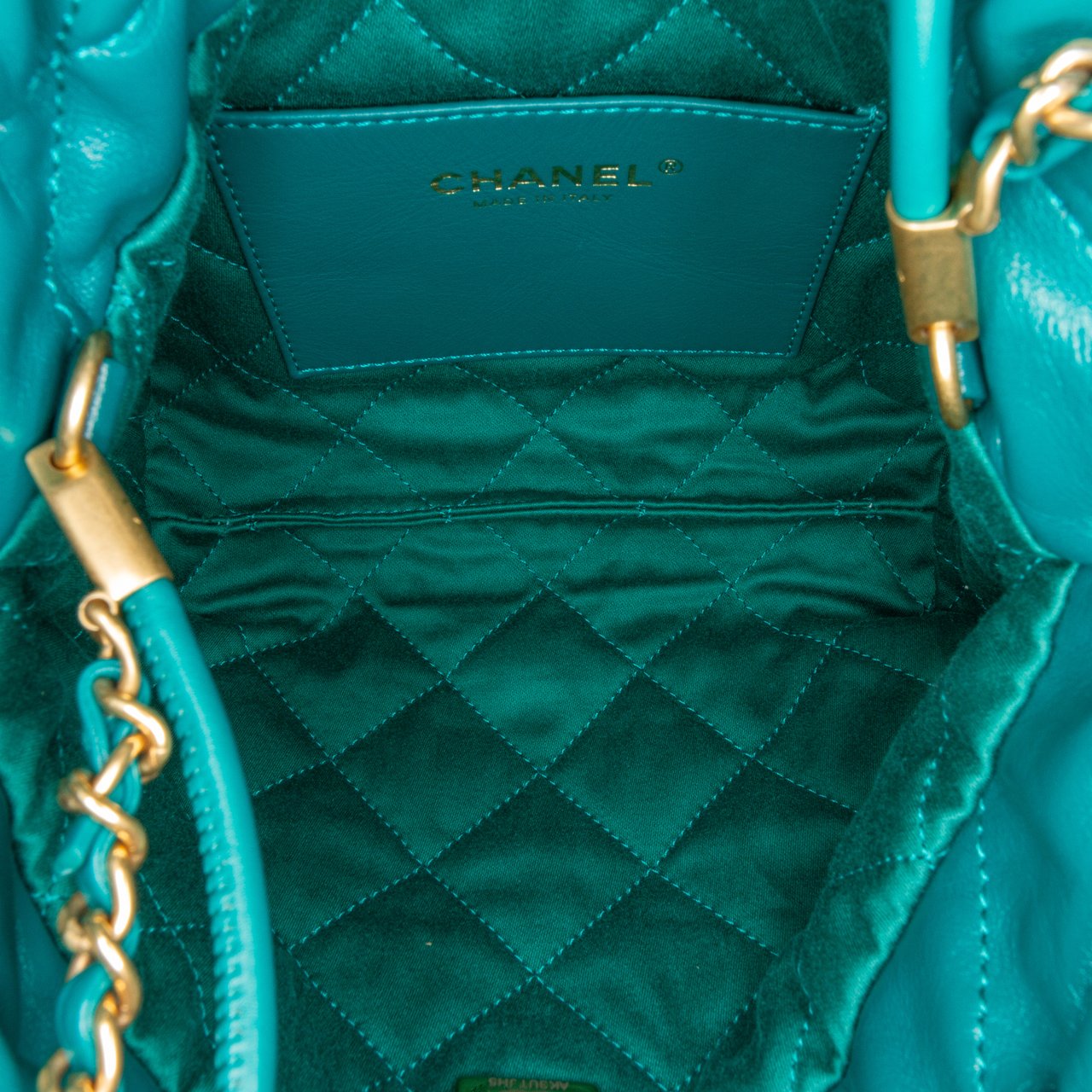 Chanel Mini Shiny Calfskin 22 Handbag Groen