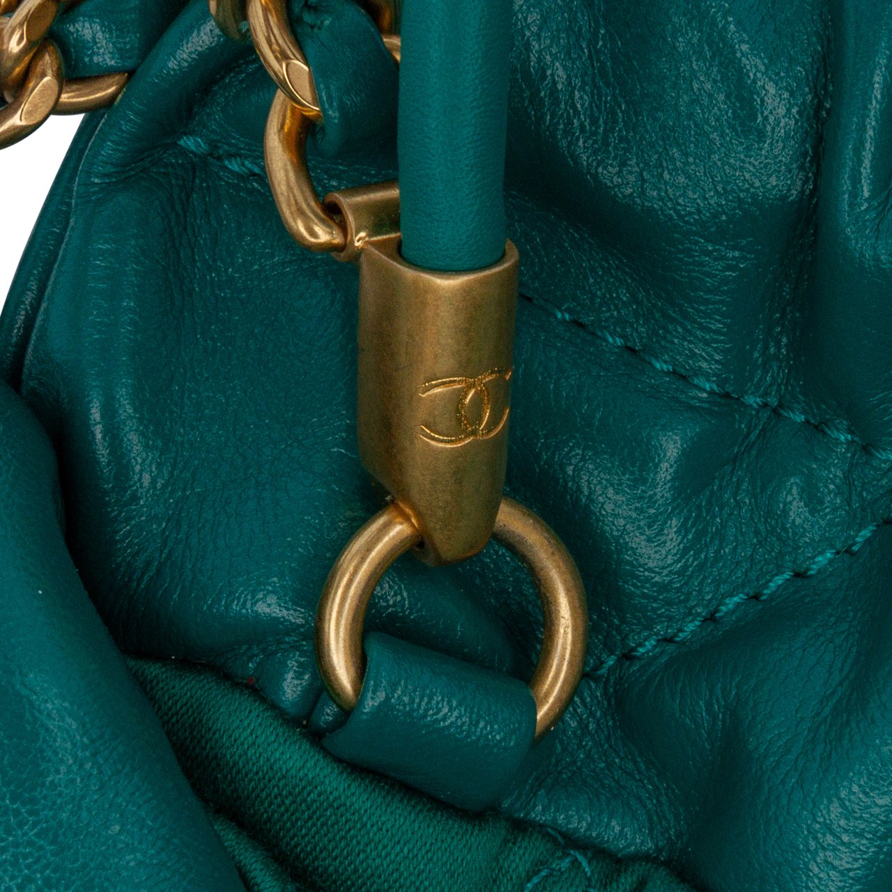 Chanel Mini Shiny Calfskin 22 Handbag Groen