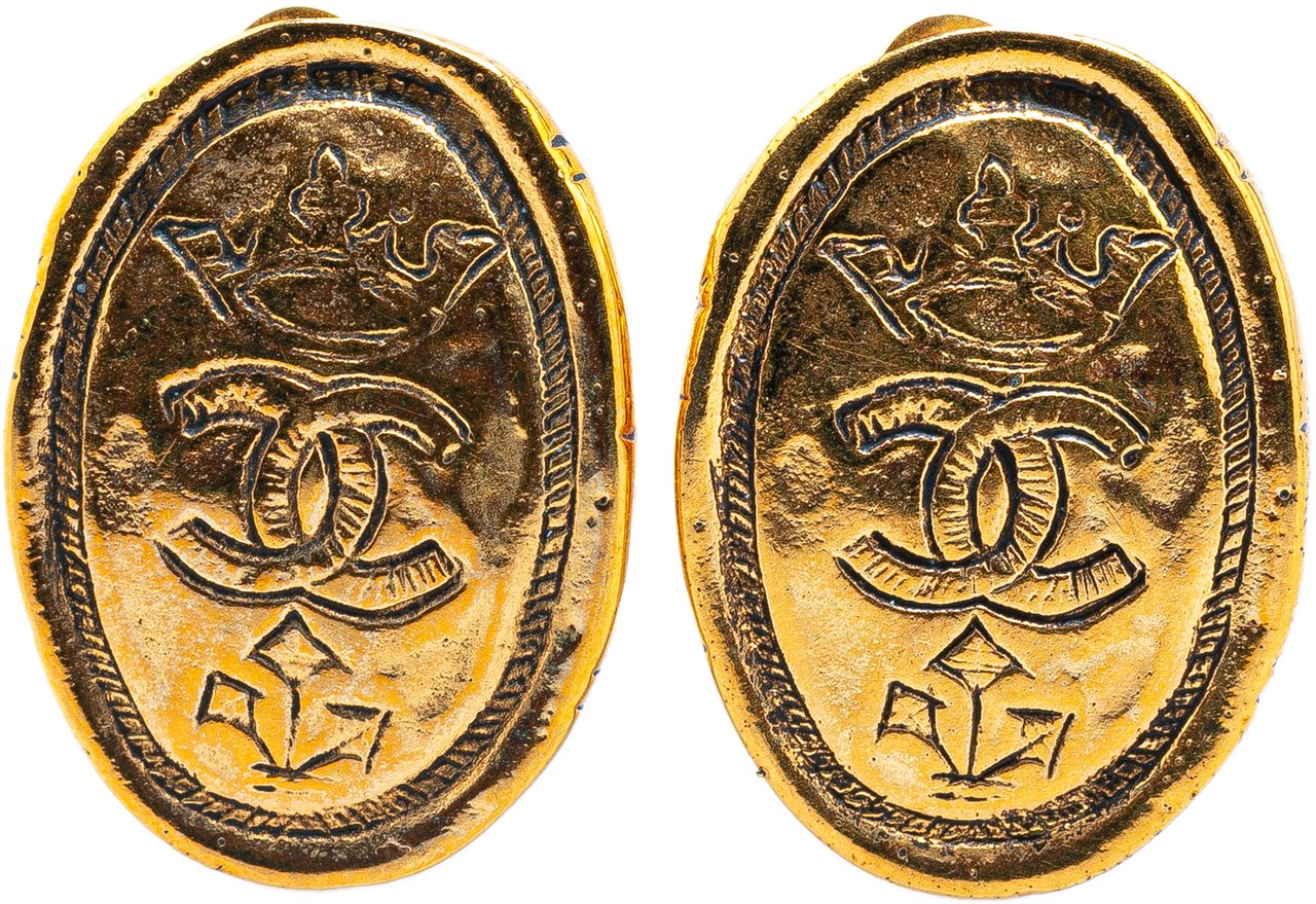 Chanel Gold Plated CC Crown Clip On Earrings Goud