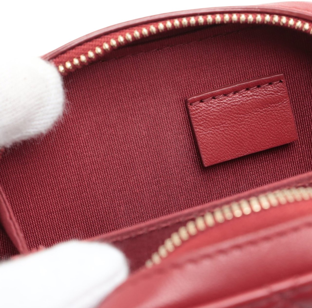 Chanel CC Quilted Lambskin Zip Phone Case Rood